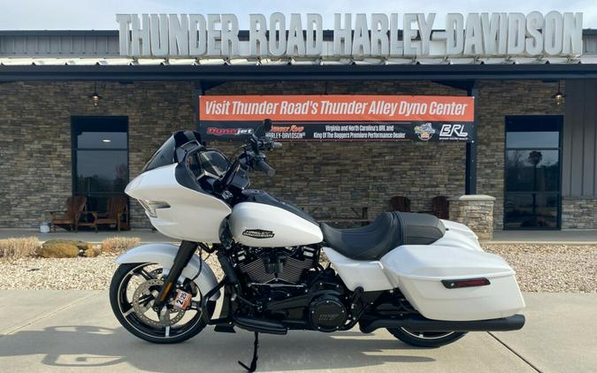 2024 Harley-Davidson Road Glide™ White Onyx Pearl - Black Finish