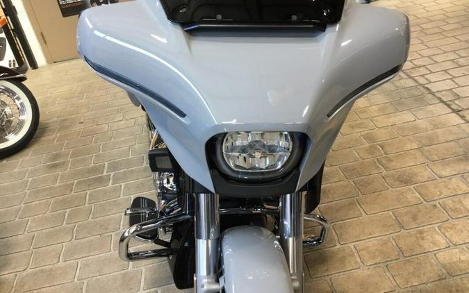 2024 Harley-Davidson® Street Glide® Billiard Gray