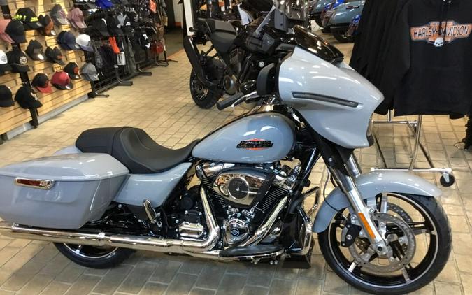 2024 Harley-Davidson® Street Glide® Billiard Gray