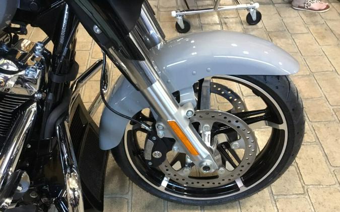 2024 Harley-Davidson® Street Glide® Billiard Gray