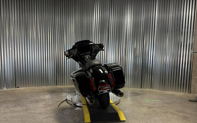 2026 Harley-Davidson Street Glide Vivid Black Chrome Trim