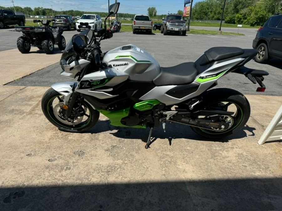 2024 Kawasaki Z7 Hybrid ABS Metallic Bright Silver/Metallic Matte Lime Green/Ebony