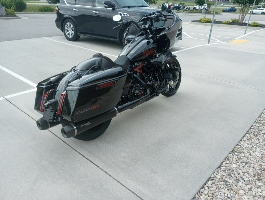 2024 Harley-Davidson CVO™ Road Glide® ST Black Raven Metallic