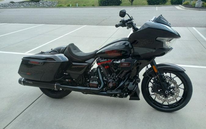 2024 Harley-Davidson CVO™ Road Glide® ST Black Raven Metallic