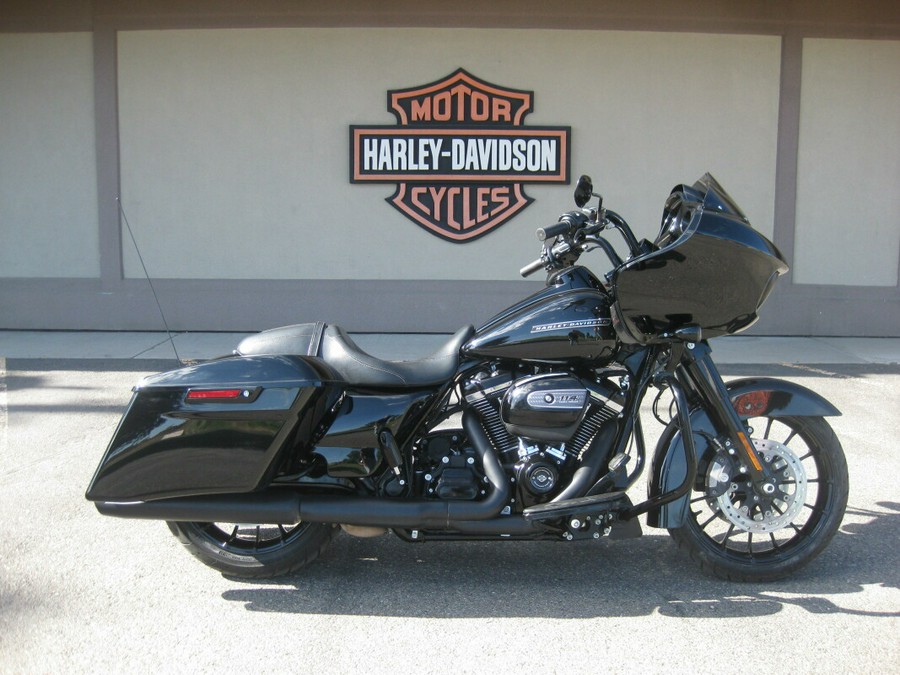 2019 Harley-Davidson Road Glide Special Vivid Black - Black Finish