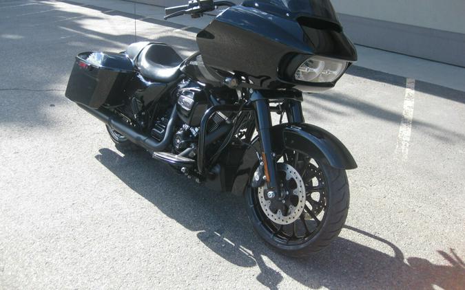 2019 Harley-Davidson Road Glide Special Vivid Black - Black Finish