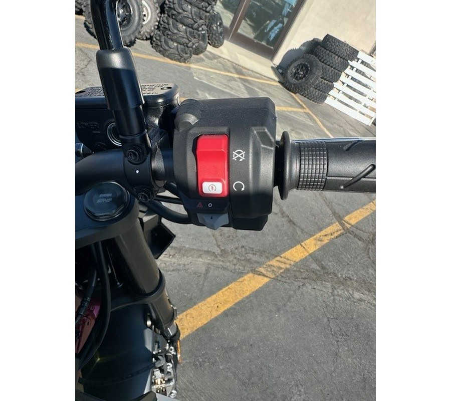 2025 CB750 HORNET Base - Honda