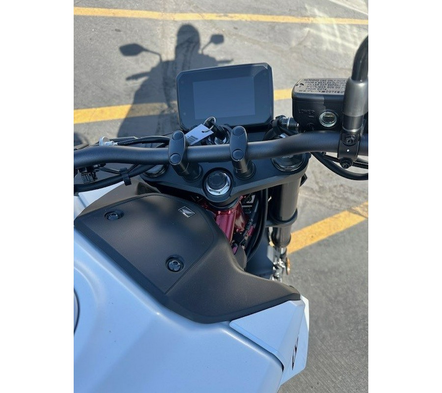 2025 CB750 HORNET Base - Honda