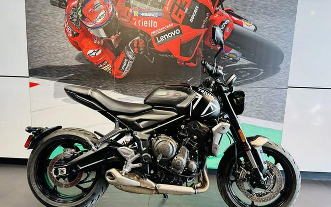 2023 Triumph Trident 660 Matte Jet Black / Matte Silver Ice 660 Matte Baja Orange Matte Storm Grey