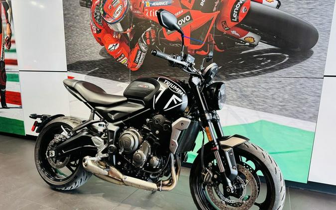 2023 Triumph Trident 660 Matte Jet Black / Matte Silver Ice 660 Matte Baja Orange Matte Storm Grey
