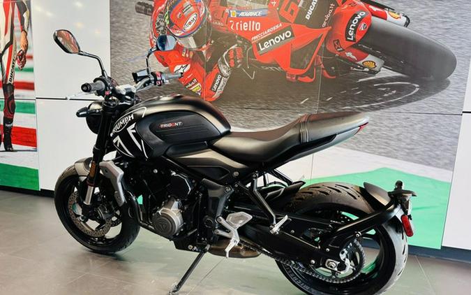 2023 Triumph Trident 660 Matte Jet Black / Matte Silver Ice 660 Matte Baja Orange Matte Storm Grey