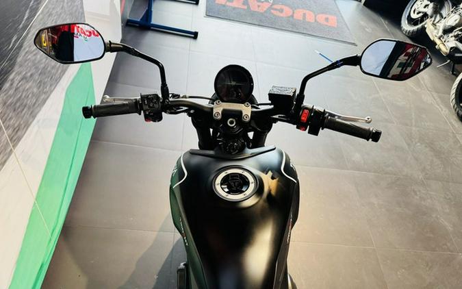 2023 Triumph Trident 660 Matte Jet Black / Matte Silver Ice 660 Matte Baja Orange Matte Storm Grey