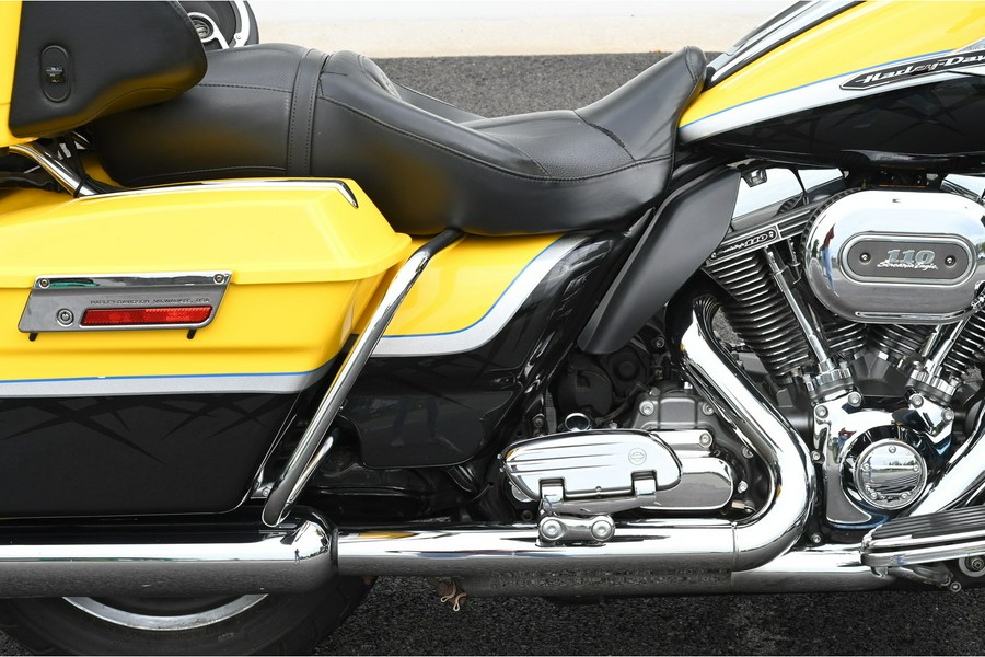 2012 Harley-Davidson® FLHTCUSE7 CVO Ultra Classic Electra Glide