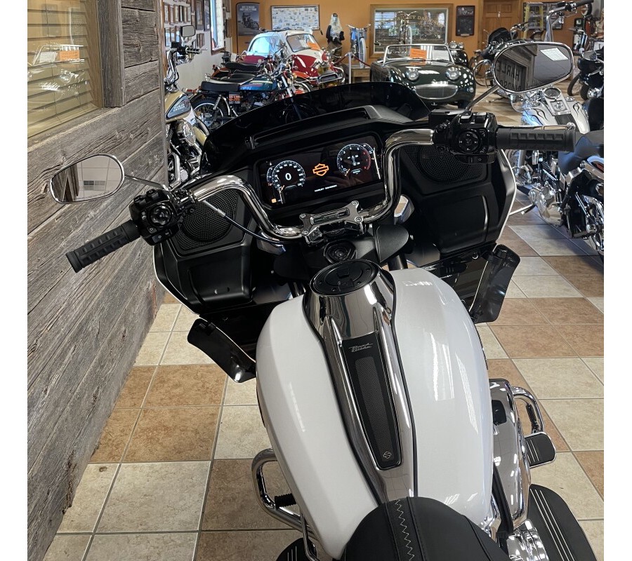 2024 Harley-Davidson Road Glide™ White Onyx Pearl