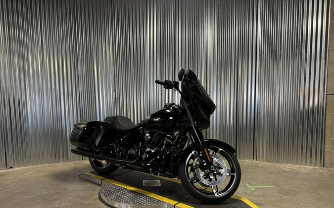 2026 Harley-Davidson Street Glide Vivid Black Black Trim