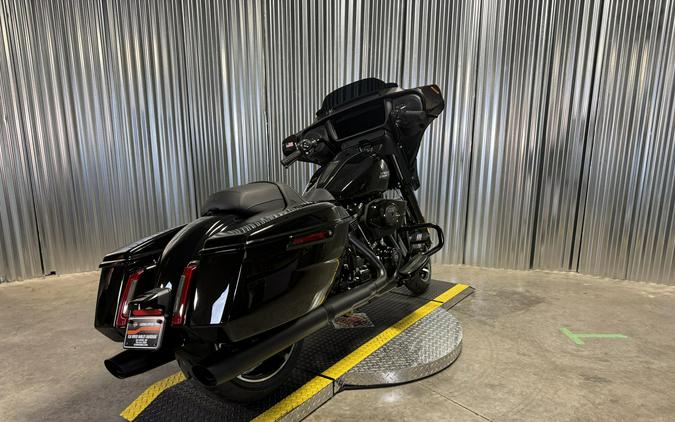 2026 Harley-Davidson Street Glide Vivid Black Black Trim
