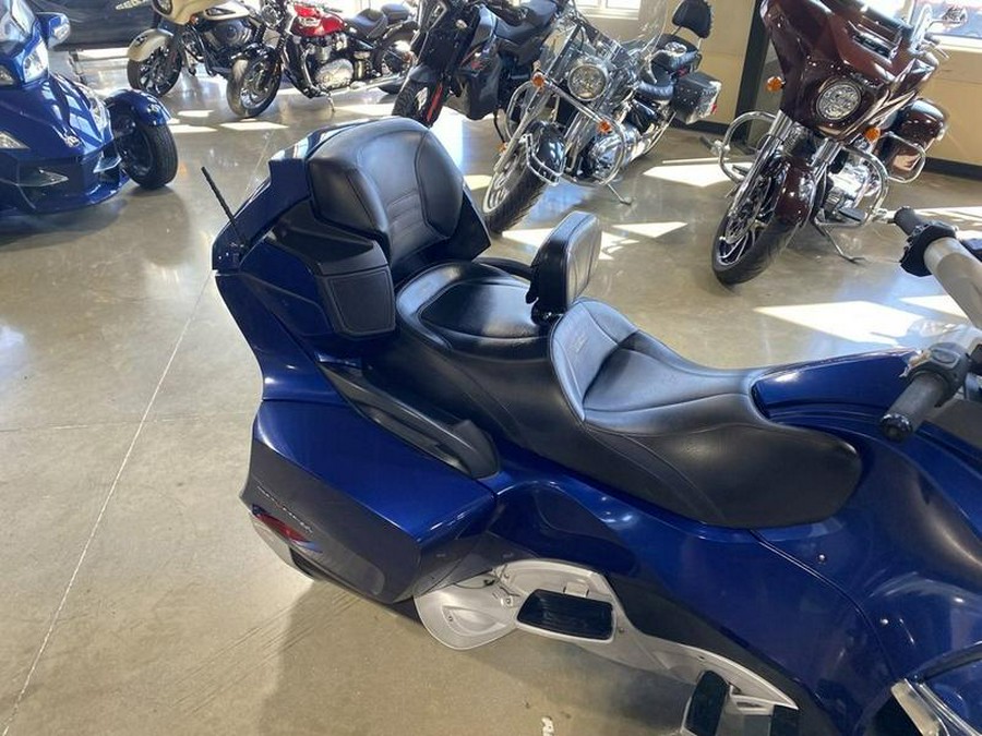 2011 Can-Am® Spyder Roadster RT Audio And Convenience