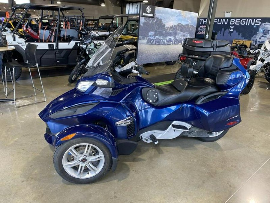 2011 Can-Am® Spyder Roadster RT Audio And Convenience