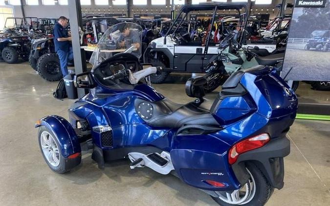 2011 Can-Am® Spyder Roadster RT Audio And Convenience