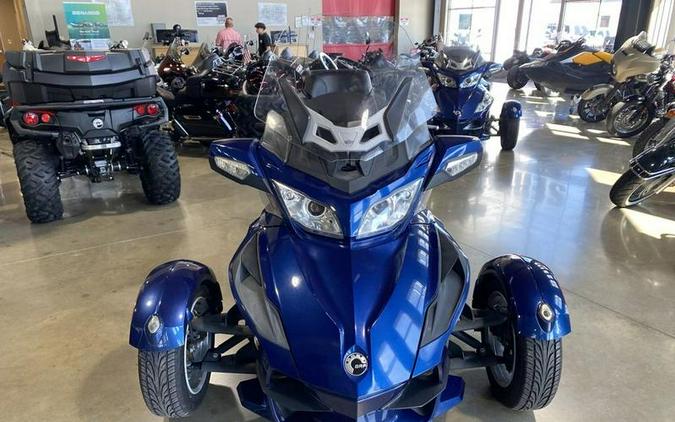 2011 Can-Am® Spyder Roadster RT Audio And Convenience