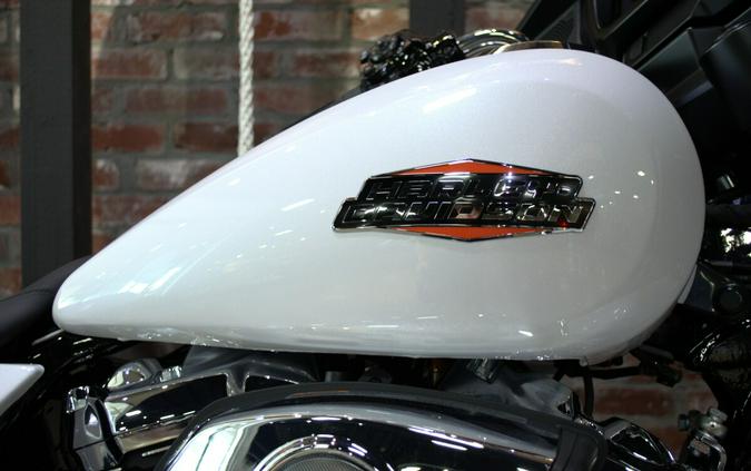 2024 Harley-Davidson Street Glide® White Onyx Pearl