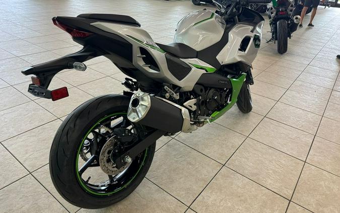 2024 Kawasaki Ninja® 7 Hybrid ABS