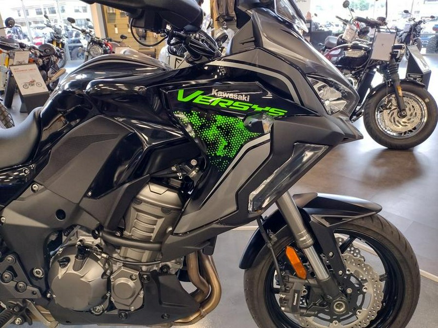 2022 Kawasaki Versys® 1000 SE LT+