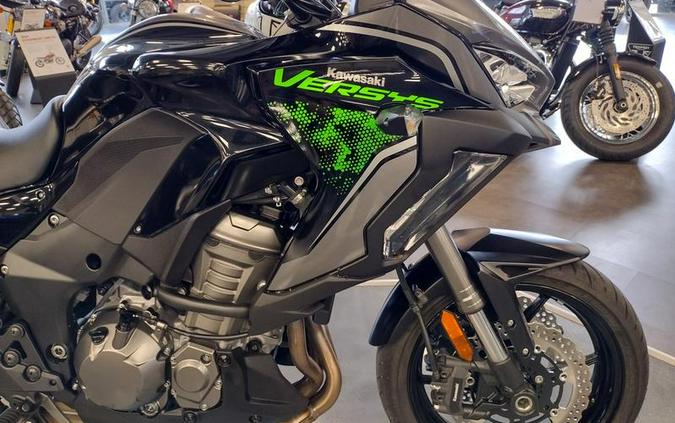 2022 Kawasaki Versys® 1000 SE LT+