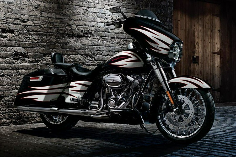 2017 Harley-Davidson Street Glide® Base