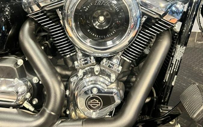 2025 Harley-Davidson Softail FLHC - Heritage Classic