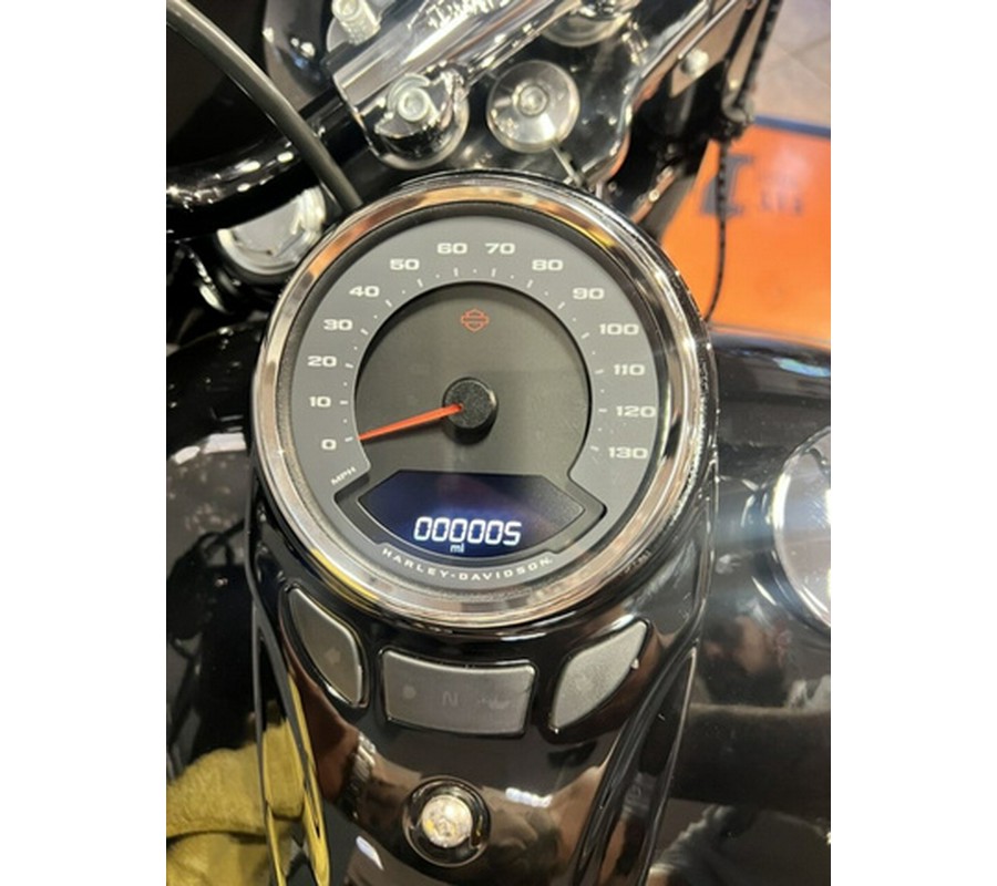 2025 Harley-Davidson Softail FLHC - Heritage Classic