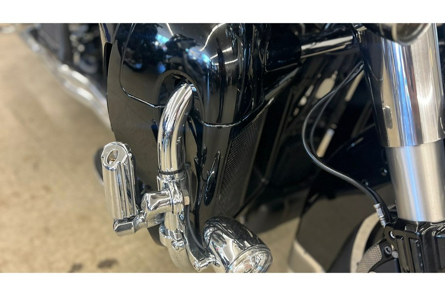 2014 Harley-Davidson® ELECTRA GLIDE ULTRA LIMITED
