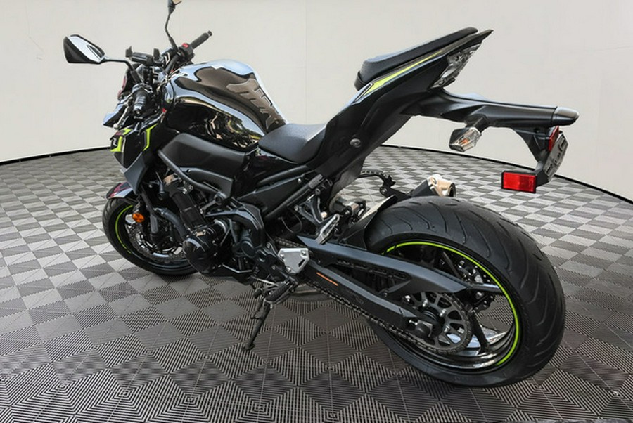 2024 Kawasaki Z900 ABS Metallic Spark Black/Metallic Matte Dark ABS Candy Persimmon RedEbony