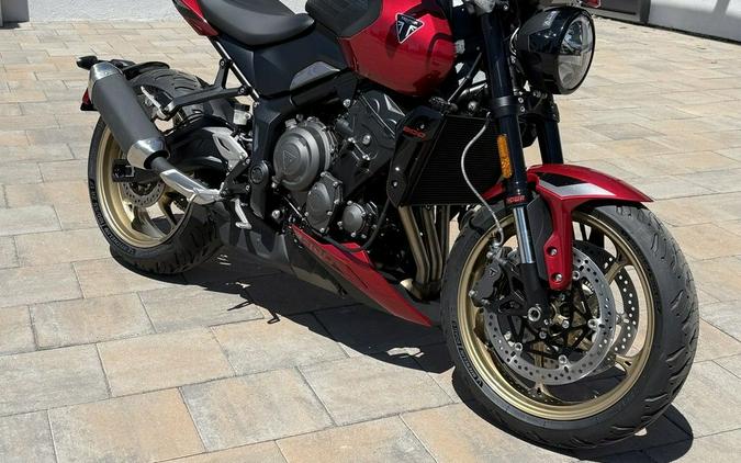 2026 Triumph Trident 800 Carnival red
