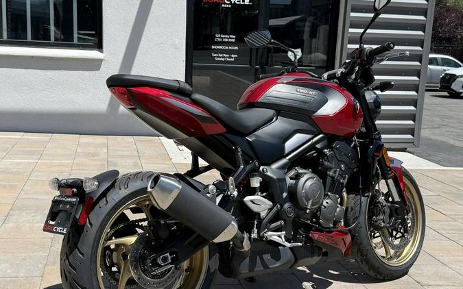 2026 Triumph Trident 800 Carnival red