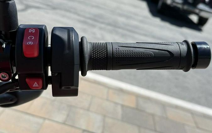 2026 Triumph Trident 800 Carnival red