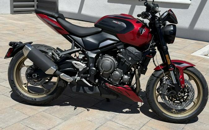 2026 Triumph Trident 800 Carnival red