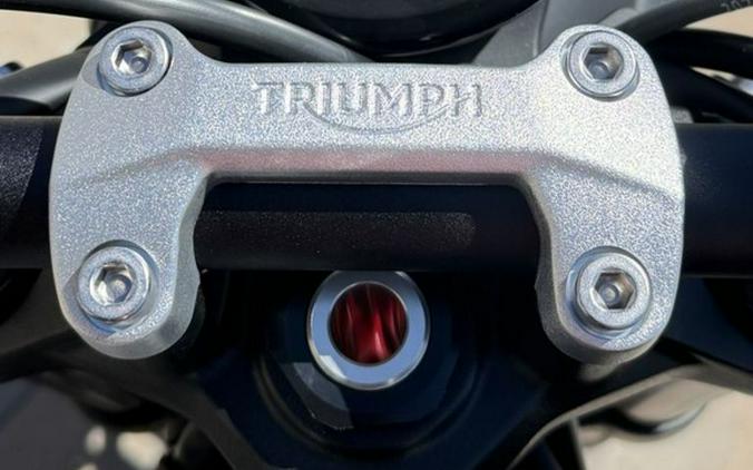 2026 Triumph Trident 800 Carnival red