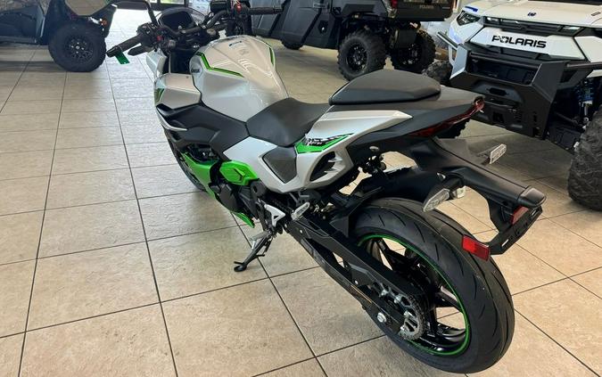 2024 Kawasaki Z7 Hybrid ABS