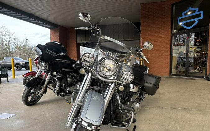 2023 Harley-Davidson® Heritage Classic Atlas Silver Metallic