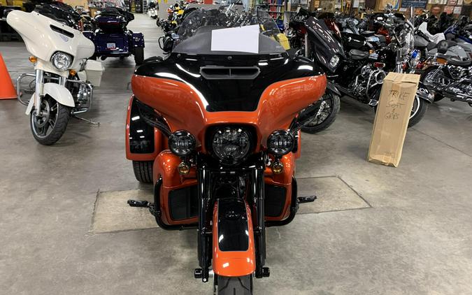 2025 Harley-Davidson® Tri Glide® Ultra Whiskey Fire / Vivid Black - Black Finish