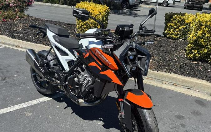 2027 KTM 990 Duke