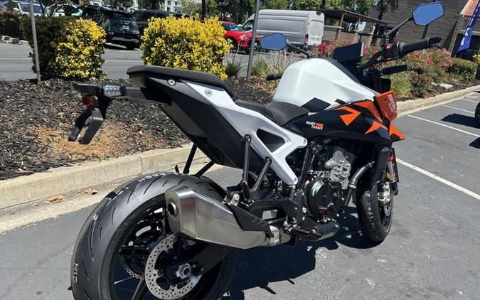 2027 KTM 990 Duke