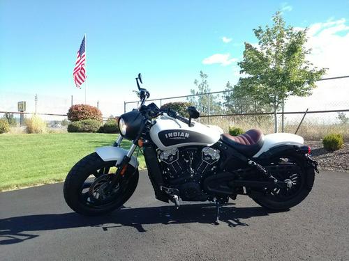 2019 Indian Scout Bobber vs. Triumph Bonneville Bobber Black: Comparison Review