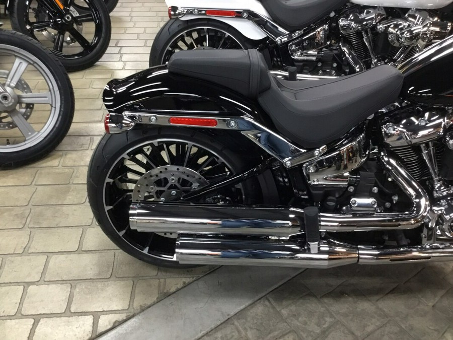 2024 Harley-Davidson® Breakout™ 117 Vivid Black