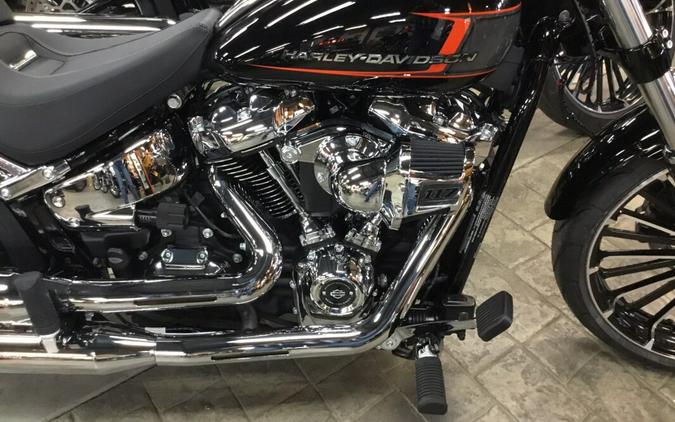 2024 Harley-Davidson® Breakout™ 117 Vivid Black