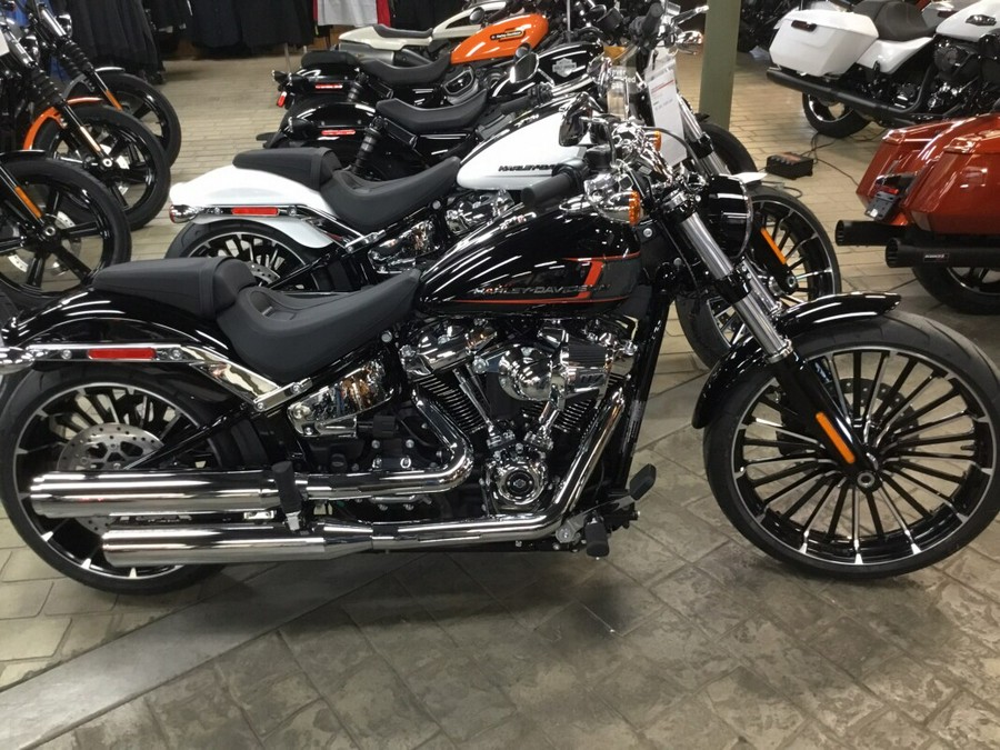 2024 Harley-Davidson® Breakout™ 117 Vivid Black