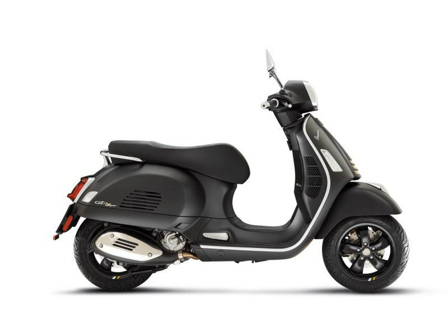 2022 Vespa GTS Super 300 Tech