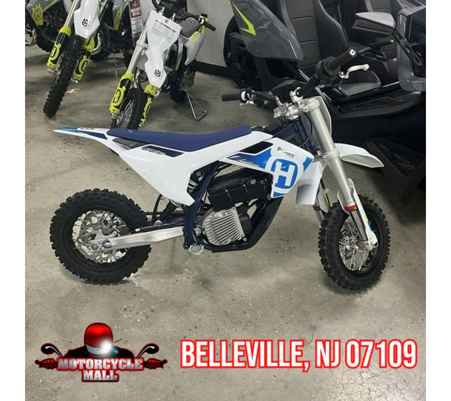 2024 Husqvarna® EE 3