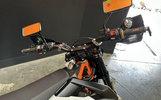 2019 KTM SMC 690 R